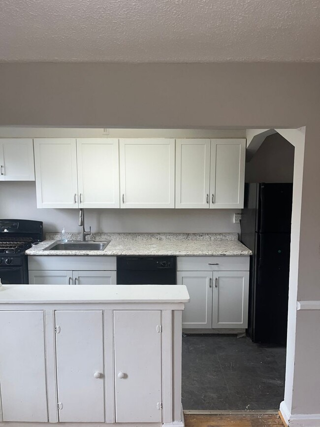 7842 St Fabian Ln in Dundalk, MD - Building Photo - Building Photo