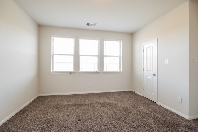 15825 Roberto Clemente Ct in Patton Village, TX - Foto de edificio - Building Photo