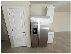 3845 Blue Vale Dr in Davenport, FL - Foto de edificio - Building Photo