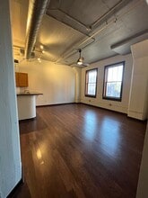 201 S Saint Francis Ave, Unit 304 in Wichita, KS - Building Photo - Building Photo