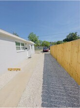 1401 E Holland Ave in Tampa, FL - Building Photo - Building Photo