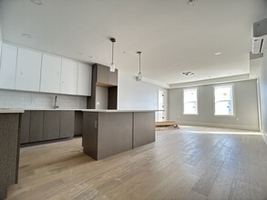 410 Market St, Unit 2F-1 in Boston, MA - Building Photo - Building Photo