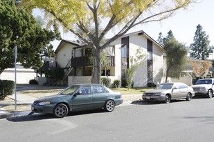 1318 N Fashion Ln in Anaheim, CA - Building Photo