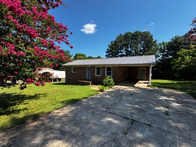 585 Winter Park Dr