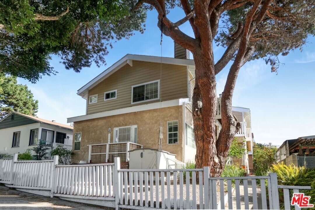 1204 Bay St in Santa Monica, CA - Building Photo