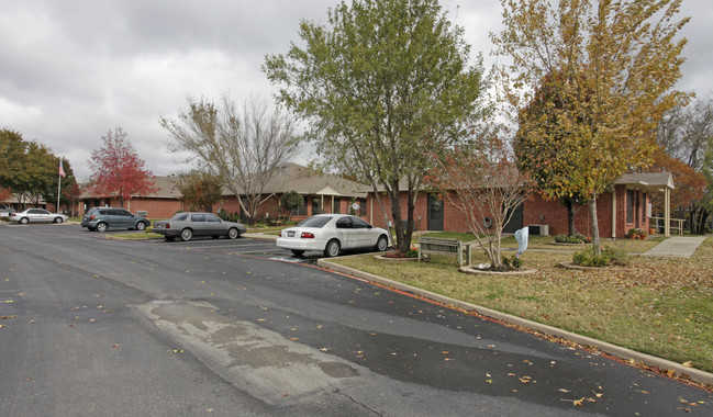 Thomas Square Apartments in Burleson, TX - Building Photo - Building Photo