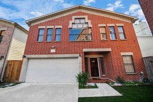 9715 Riddlewood Ln in Houston, TX - Building Photo