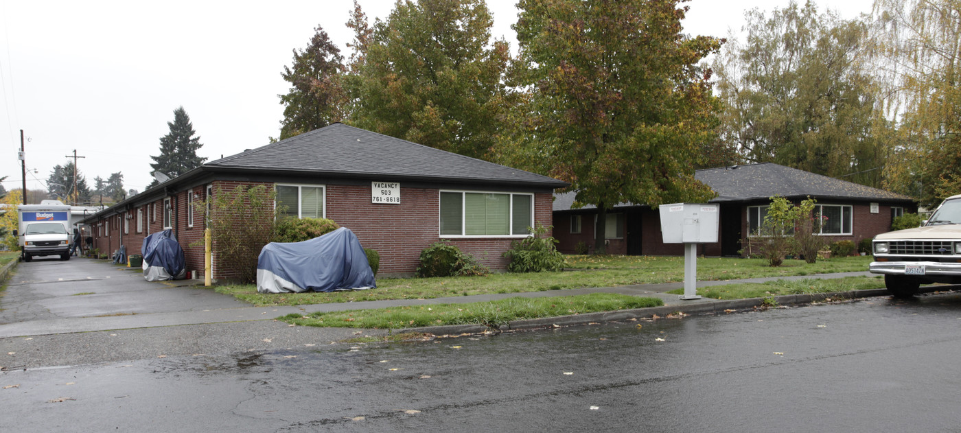 Masberg Court Apartments in Vancouver, WA - Building Photo