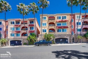 860 Turquoise St in San Diego, CA - Building Photo