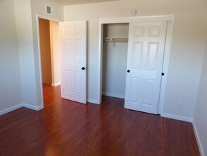 1329 Essex Way in San Jose, CA - Foto de edificio - Building Photo