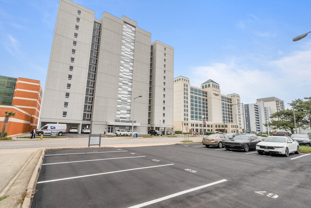 3800 Atlantic Ave in Virginia Beach, VA - Building Photo