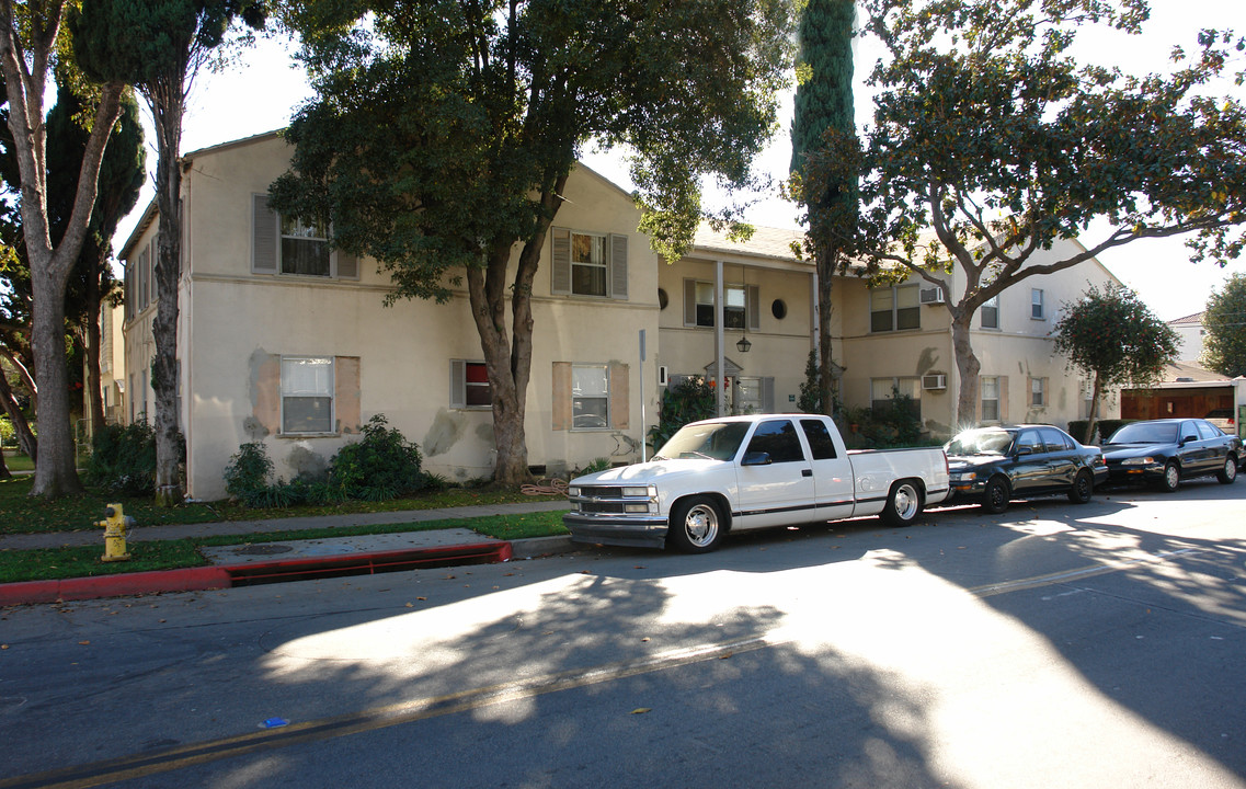 1140 E Garfield Ave in Glendale, CA - Building Photo