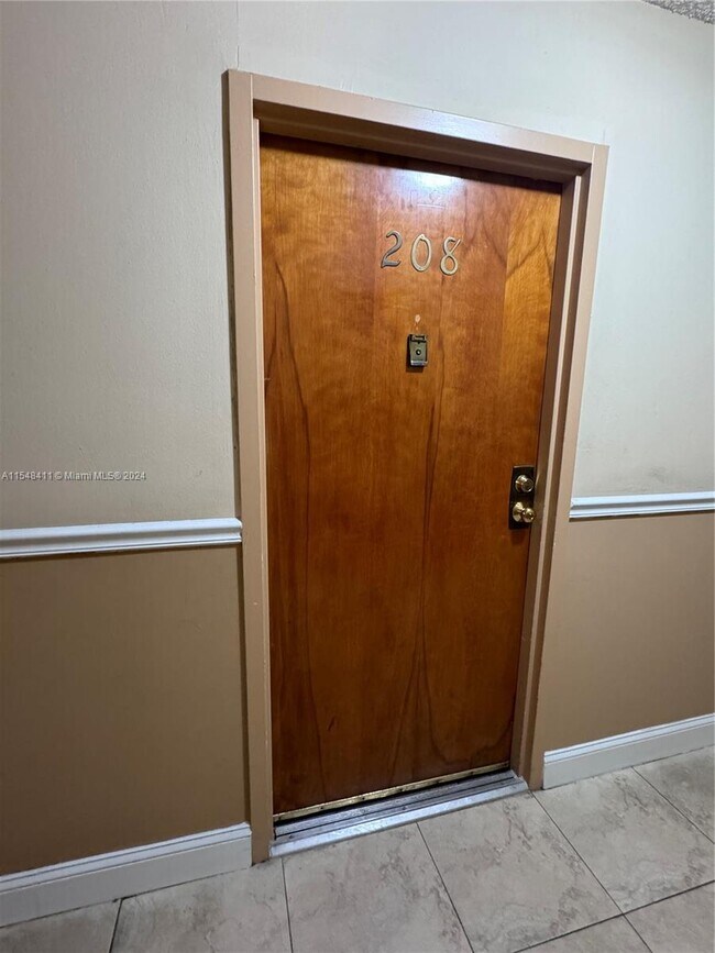 5033 NW 7th St-Unit -208 in Miami, FL - Building Photo - Building Photo