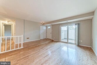 7938 Bentley Village Dr in West Springfield, VA - Building Photo - Building Photo