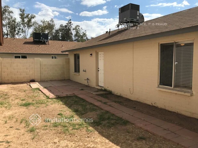 8520 W Palm Ln in Phoenix, AZ - Building Photo - Building Photo