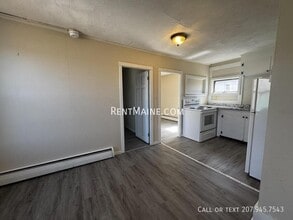 24 Green St in Winthrop, ME - Building Photo - Building Photo