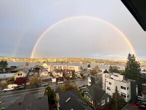 655 Crockett St, Unit A306 in Seattle, WA - Foto de edificio - Building Photo