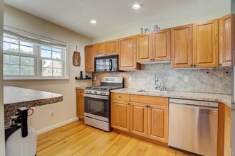 16 Castle Dr in Berkeley Heights, NJ - Building Photo - Building Photo