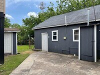 4610 Schroeder St photo'