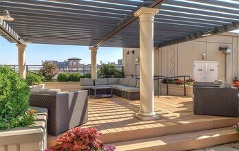 4909 Laclede Ave, Unit 1605 in St. Louis, MO - Building Photo - Building Photo