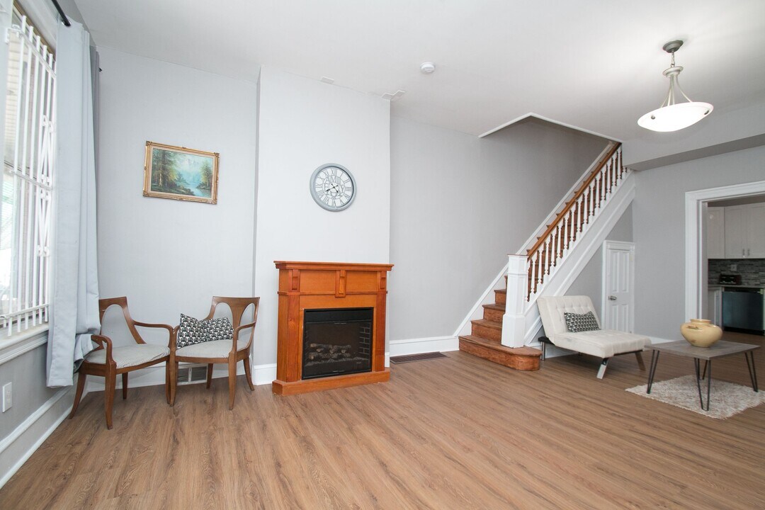 3717 N Gratz St in Philadelphia, PA - Building Photo