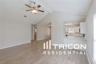 1708 N Bent Tree Trail in Grand Prairie, TX - Foto de edificio - Building Photo