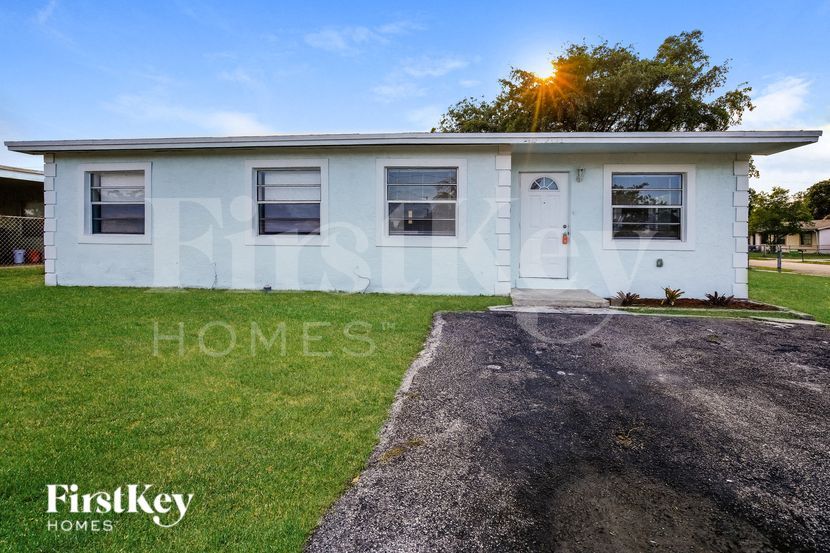 2121 NW 28th Terrace in Fort Lauderdale, FL - Building Photo