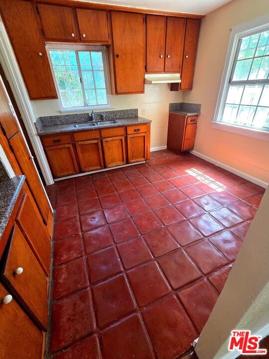 property at 3003 S Rimpau Blvd