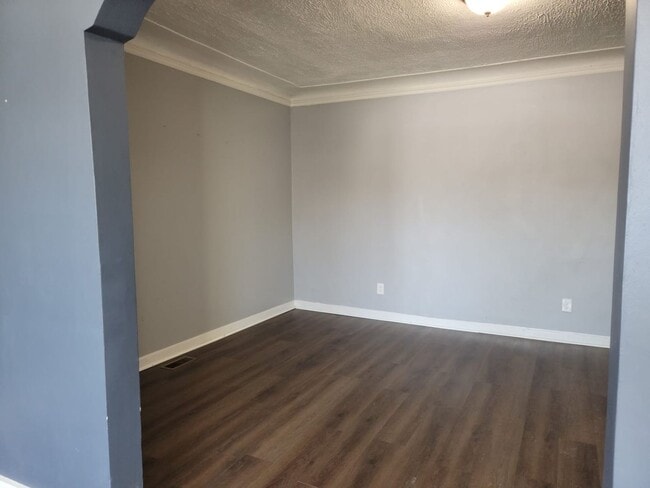 22643 Van Dyke Ave in Warren, MI - Building Photo - Building Photo