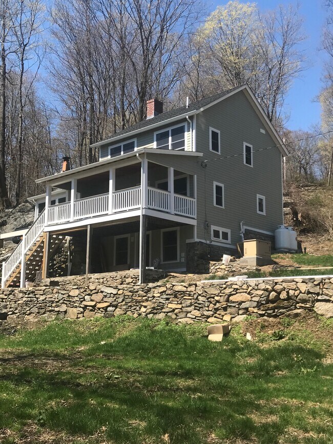 7 Looking Rocks Ln Rentals in Stormville, NY