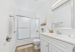 Buffalo Sherman Oaks Apartments in Sherman Oaks, CA - Foto de edificio - Building Photo