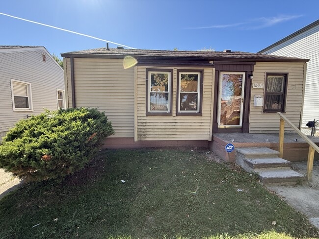 property at 18532 Roscommon St