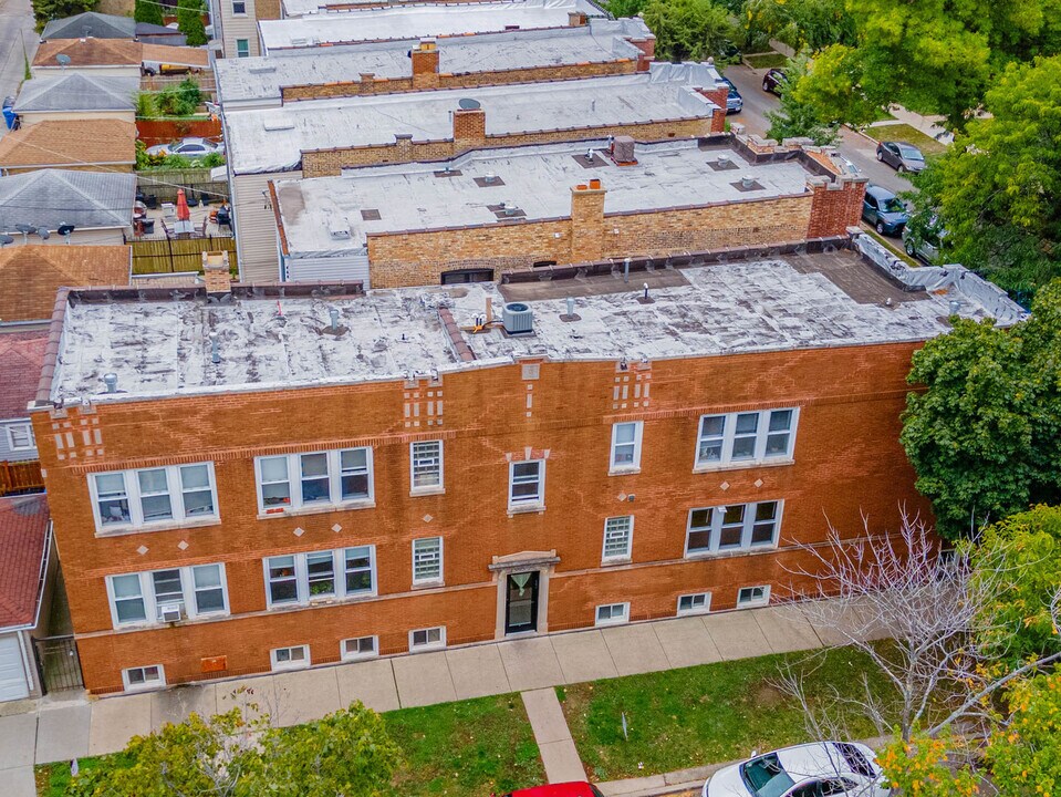 3815 W Roscoe St in Chicago, IL - Building Photo