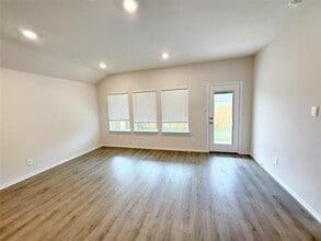 2111 Texoma Pkwy in Sherman, TX - Foto de edificio - Building Photo