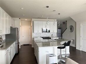 7184 Walnut Grove Ln N in Maple Grove, MN - Foto de edificio - Building Photo