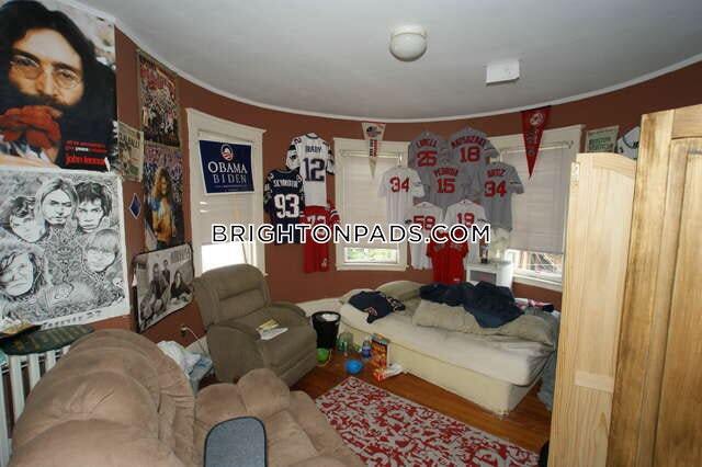 71 Foster St in Boston, MA - Building Photo