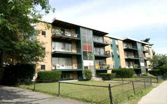 Bowdoin Manor Apartments