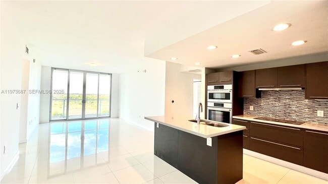 7751 NW 107th Ave in Doral, FL - Building Photo - Building Photo