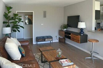 3111 4th St, Unit 218 in Santa Monica, CA - Building Photo - Building Photo