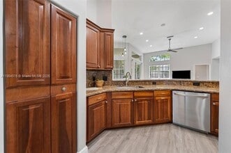 2587 Jardin Ct in Weston, FL - Building Photo - Building Photo
