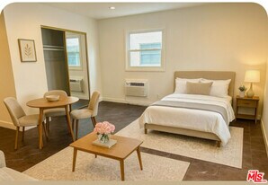 137 Crescent Dr in Beverly Hills, CA - Building Photo