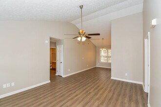 4046 Margo Cir in La Vergne, TN - Foto de edificio - Building Photo