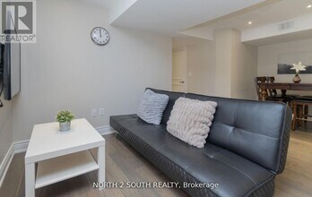 11 Wingstem Ct in Toronto, ON - Building Photo - Building Photo