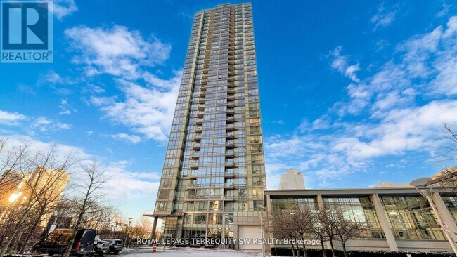 5 Mariner Terrace in Toronto, ON - Building Photo - Building Photo