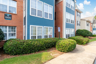 Square at Lawrenceville in Lawrenceville, GA - Foto de edificio - Building Photo