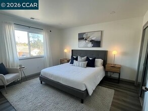 3081 Birmingham Dr in Richmond, CA - Building Photo - Building Photo