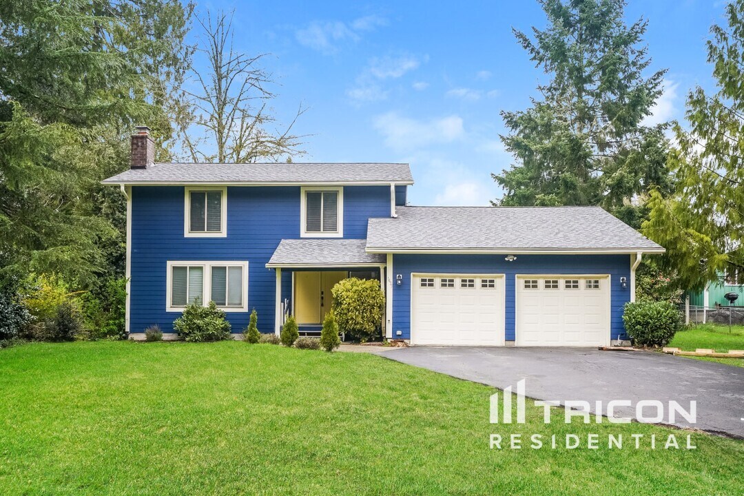 1435 SE Vallair Ct in Port Orchard, WA - Building Photo
