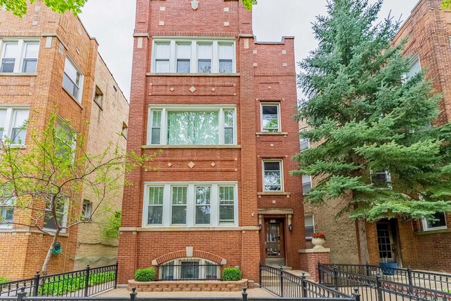 property at 4927 W Cuyler Ave