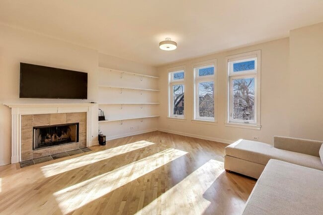 2128 W Walton St in Chicago, IL - Building Photo - Building Photo