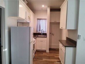 10710 Helendale Ave, Unit P - Unit 308 in Los Angeles, CA - Building Photo - Building Photo